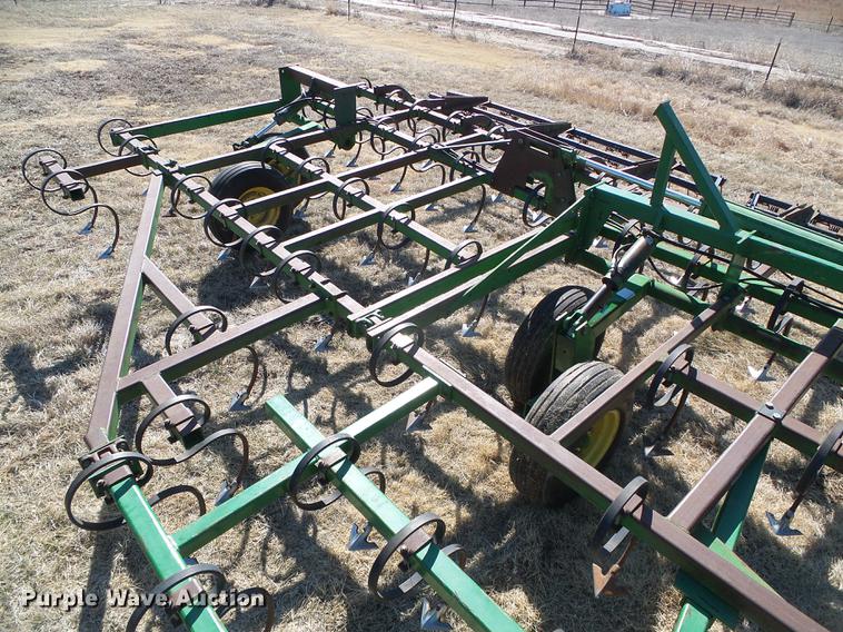 image for item DF2970 John Deere 960 field cultivator