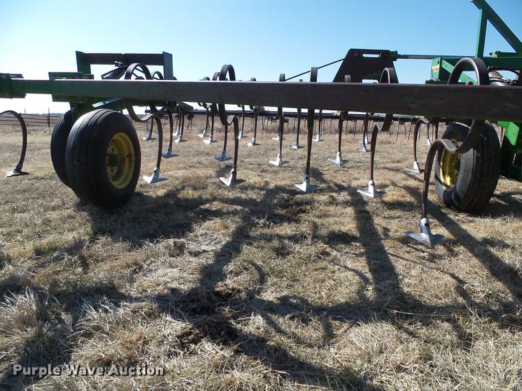 image for item DF2970 John Deere 960 field cultivator