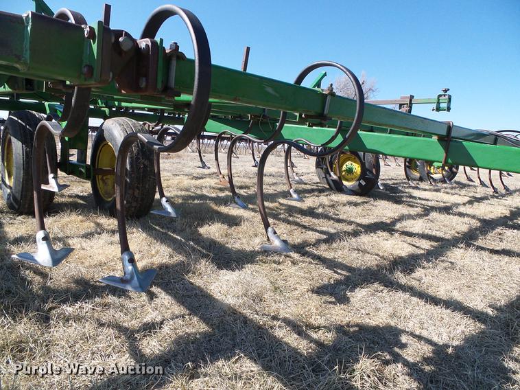 image for item DF2970 John Deere 960 field cultivator