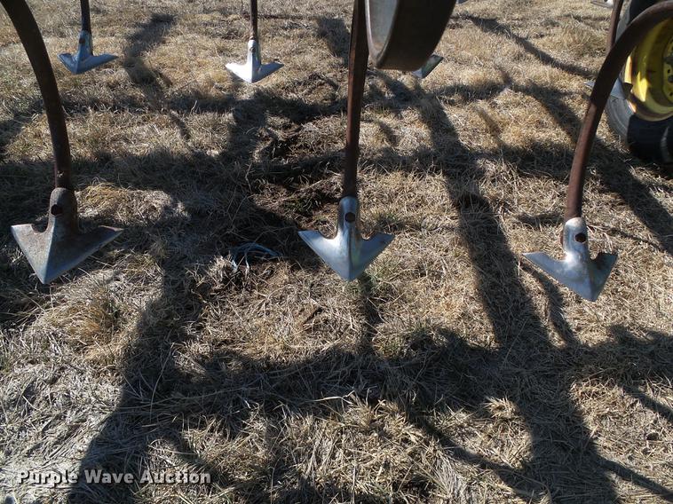 image for item DF2970 John Deere 960 field cultivator