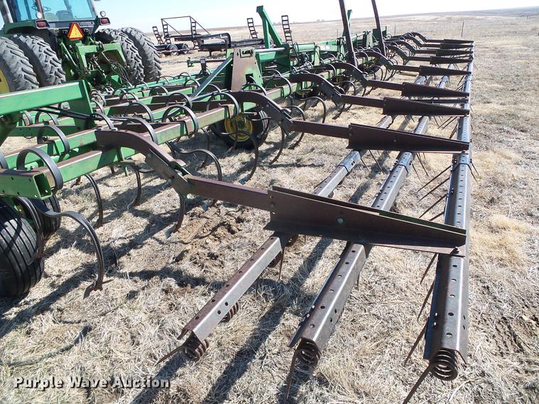 image for item DF2970 John Deere 960 field cultivator