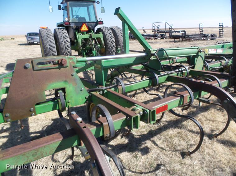 image for item DF2970 John Deere 960 field cultivator