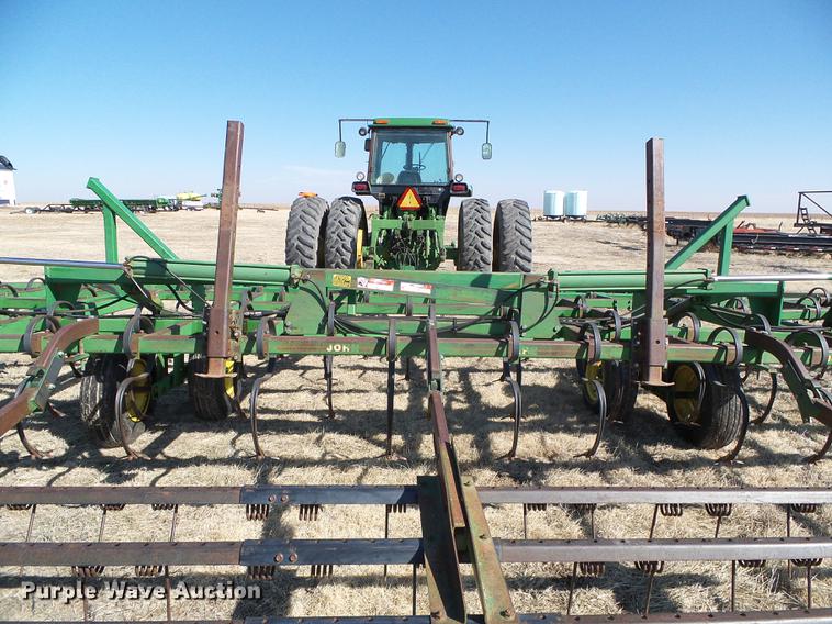 image for item DF2970 John Deere 960 field cultivator