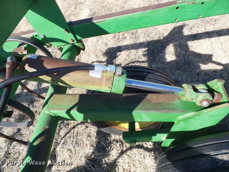 image for item DF2970 John Deere 960 field cultivator