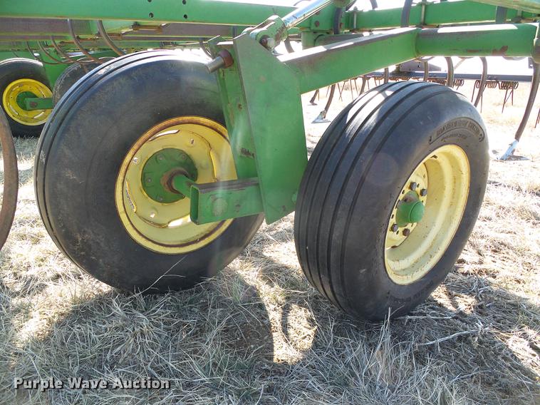 image for item DF2970 John Deere 960 field cultivator