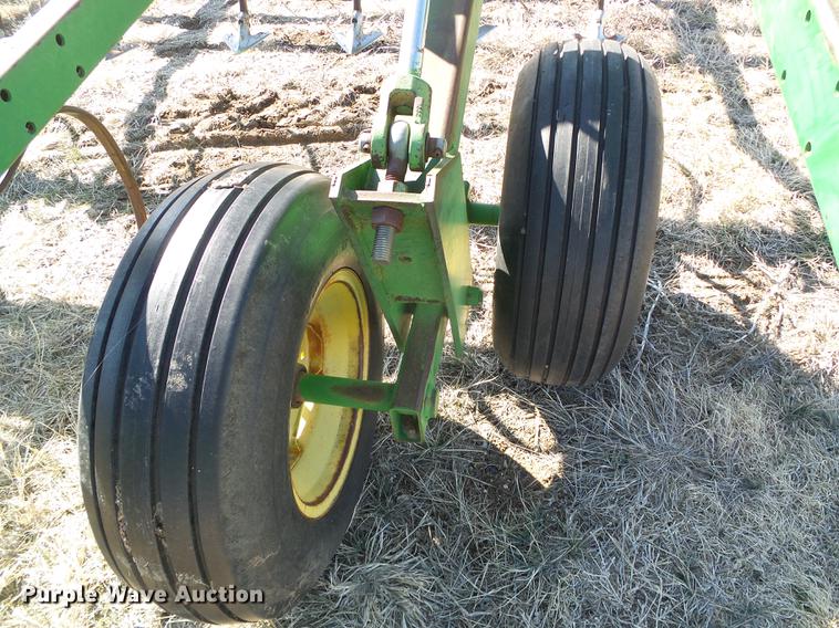 image for item DF2970 John Deere 960 field cultivator