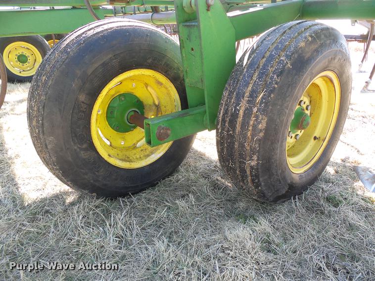 image for item DF2970 John Deere 960 field cultivator