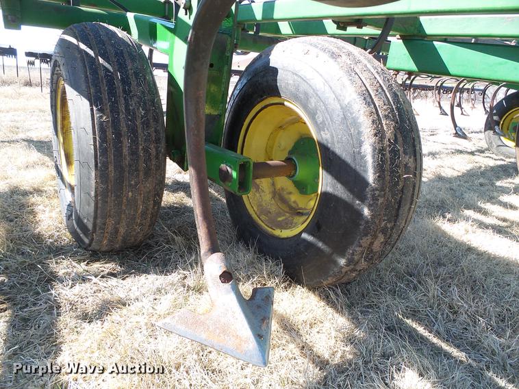 image for item DF2970 John Deere 960 field cultivator