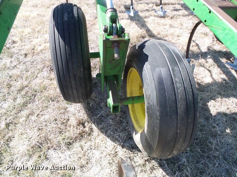 image for item DF2970 John Deere 960 field cultivator