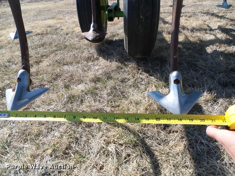 image for item DF2970 John Deere 960 field cultivator