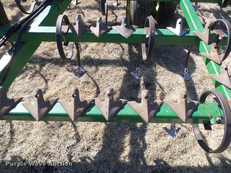 image for item DF2970 John Deere 960 field cultivator