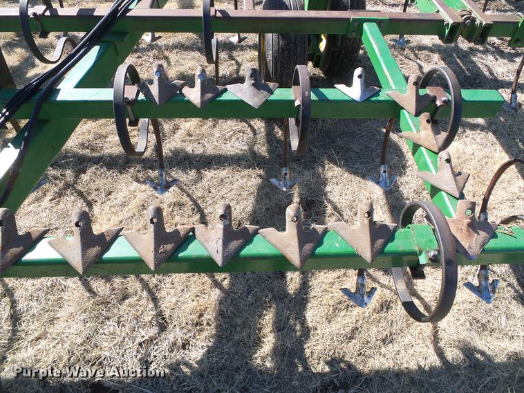 image for item DF2970 John Deere 960 field cultivator