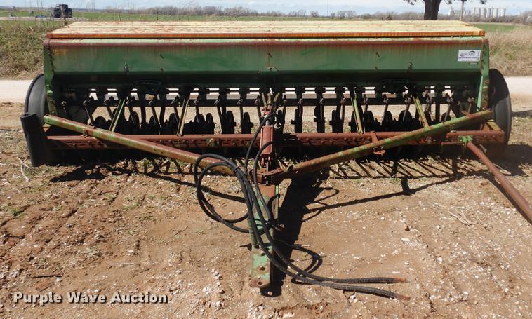 image for item DF4361 John Deere 8300 grain drill
