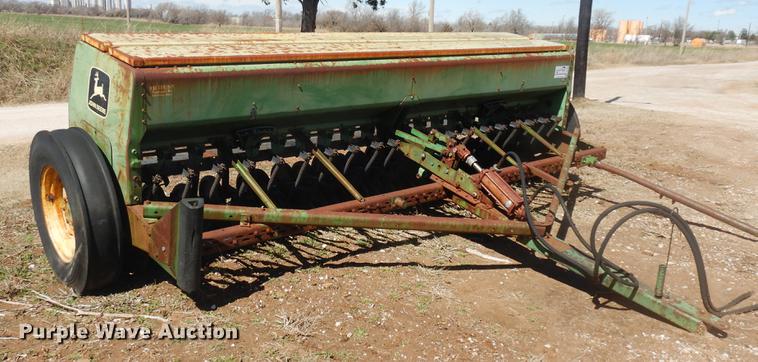 image for item DF4361 John Deere 8300 grain drill