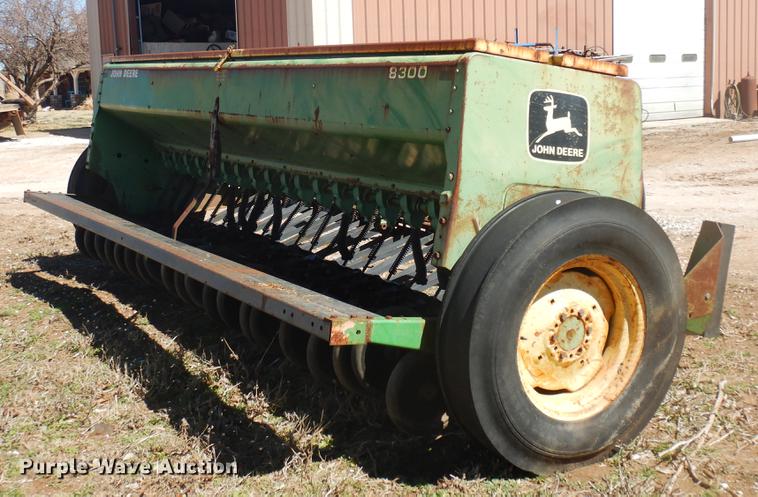 image for item DF4361 John Deere 8300 grain drill