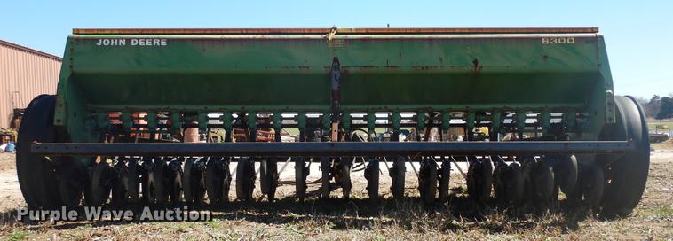 image for item DF4361 John Deere 8300 grain drill