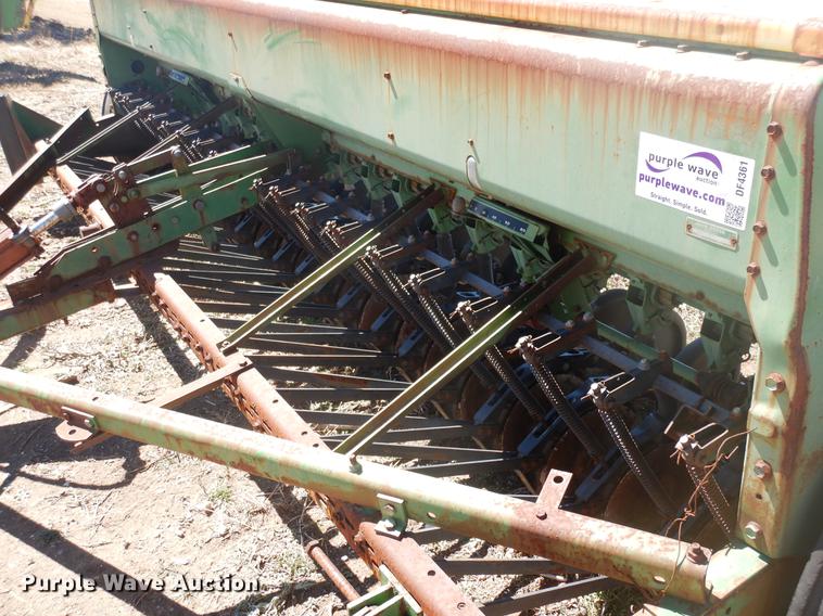 image for item DF4361 John Deere 8300 grain drill