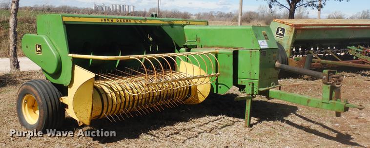 image for item DF4362 John Deere 346 small square baler