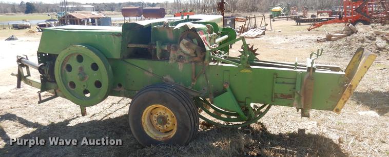 image for item DF4362 John Deere 346 small square baler