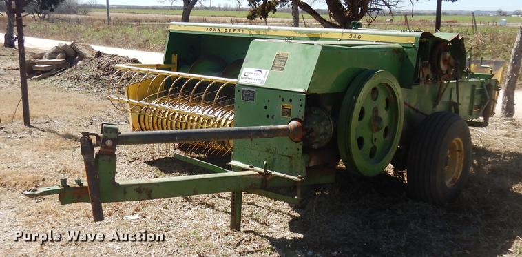 image for item DF4362 John Deere 346 small square baler