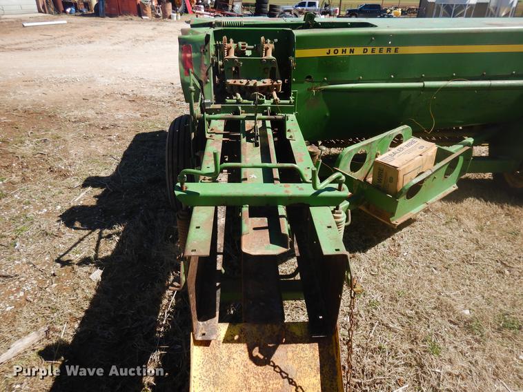 image for item DF4362 John Deere 346 small square baler