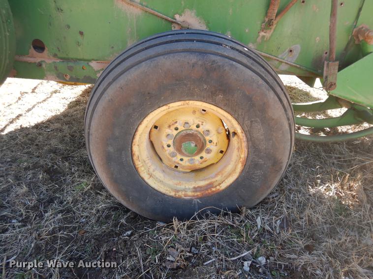 image for item DF4362 John Deere 346 small square baler