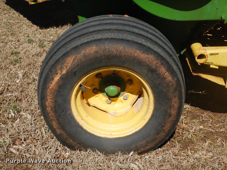 image for item DF4362 John Deere 346 small square baler