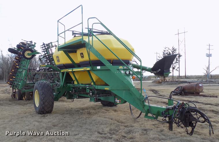 image for item DF4370 John Deere 730 air seeder