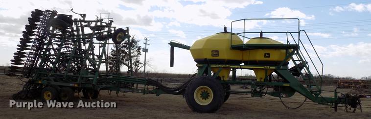 image for item DF4370 John Deere 730 air seeder