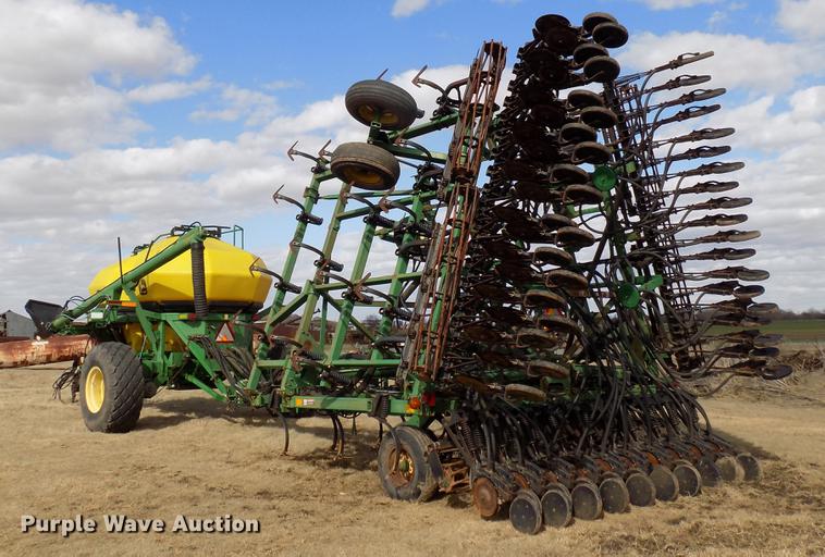 image for item DF4370 John Deere 730 air seeder
