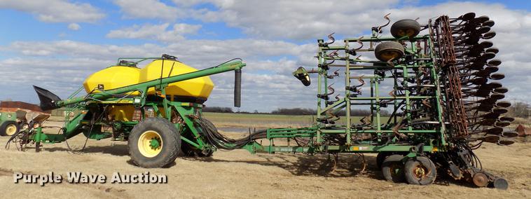 image for item DF4370 John Deere 730 air seeder