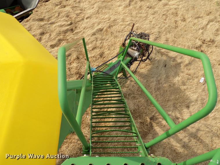image for item DF4370 John Deere 730 air seeder