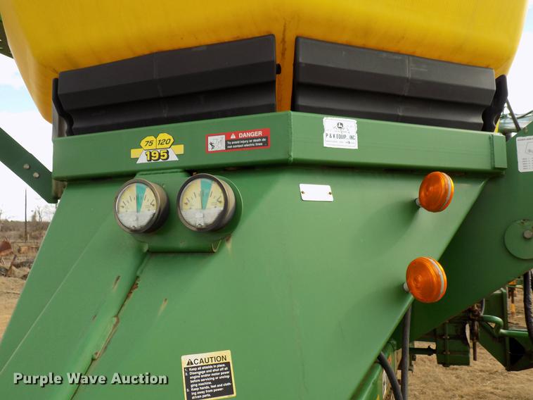 image for item DF4370 John Deere 730 air seeder
