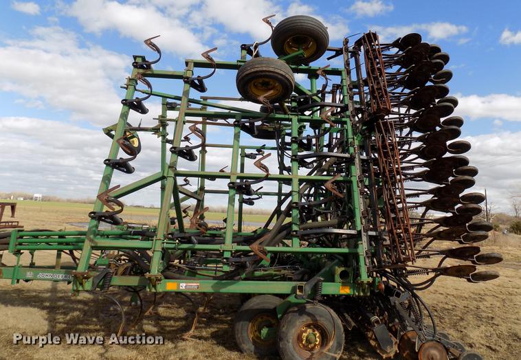image for item DF4370 John Deere 730 air seeder