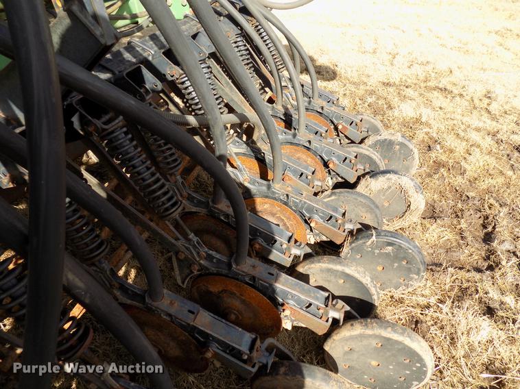 image for item DF4370 John Deere 730 air seeder