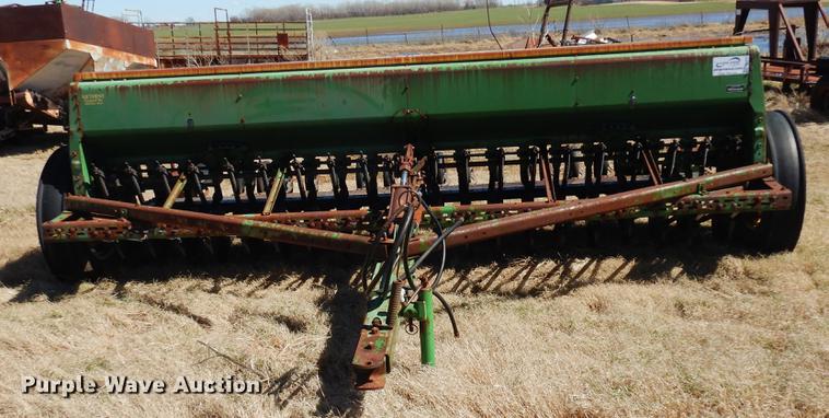 image for item DF4371 John Deere 8300 grain drill