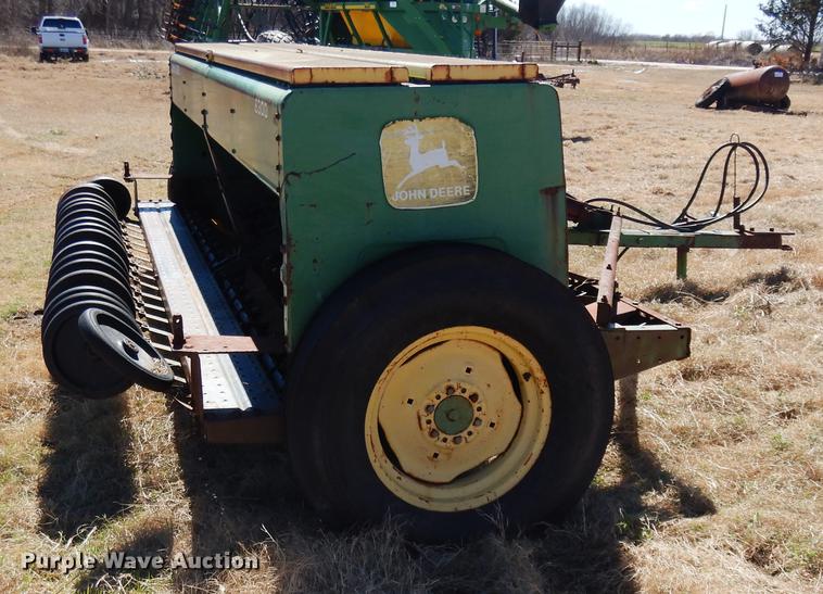 image for item DF4371 John Deere 8300 grain drill