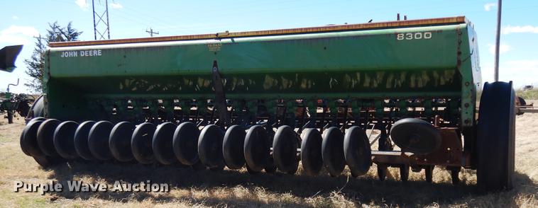 image for item DF4371 John Deere 8300 grain drill