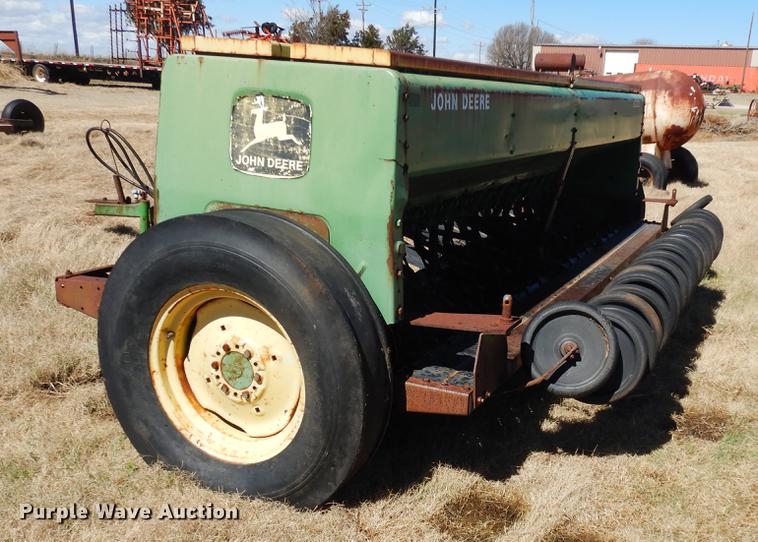 image for item DF4371 John Deere 8300 grain drill