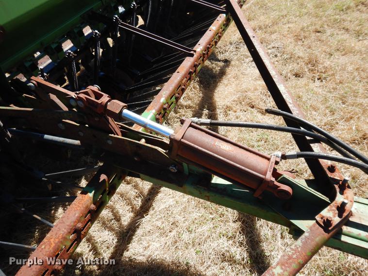 image for item DF4371 John Deere 8300 grain drill
