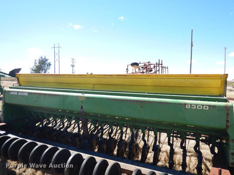 image for item DF4371 John Deere 8300 grain drill