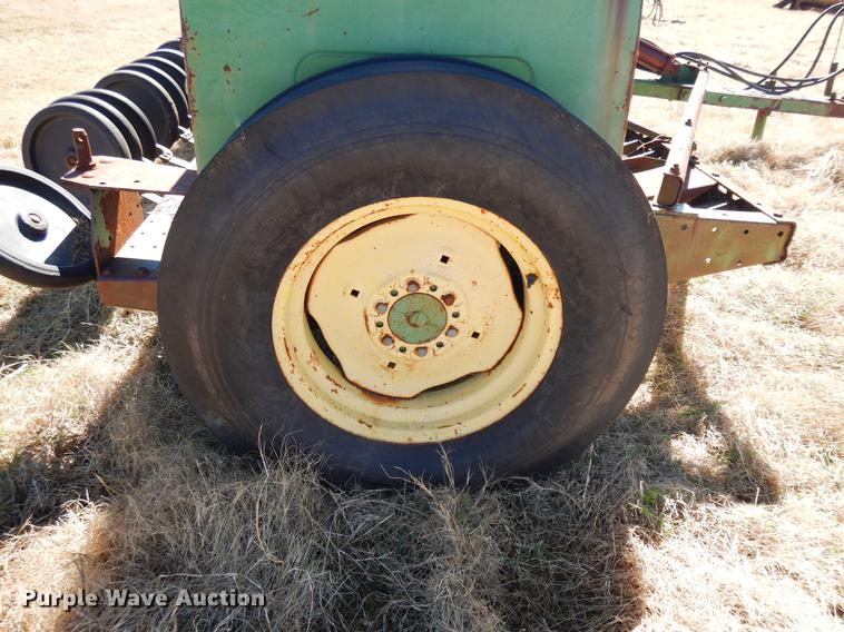 image for item DF4371 John Deere 8300 grain drill