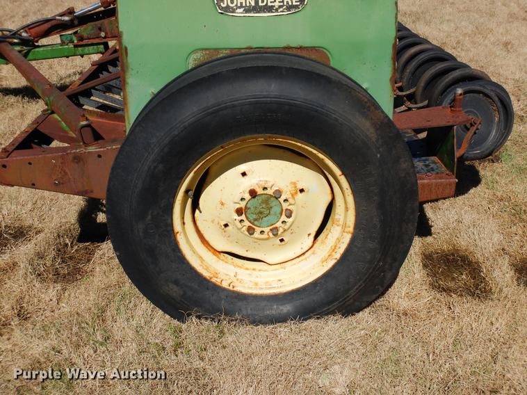 image for item DF4371 John Deere 8300 grain drill