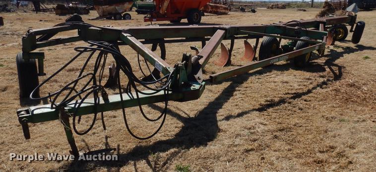 image for item DF4376 John Deere 3710 nine bottom plow