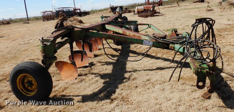 image for item DF4376 John Deere 3710 nine bottom plow