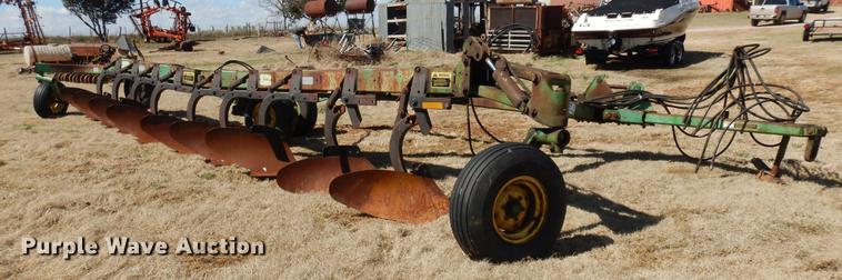 image for item DF4376 John Deere 3710 nine bottom plow