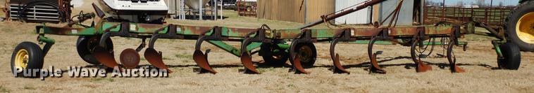 image for item DF4376 John Deere 3710 nine bottom plow