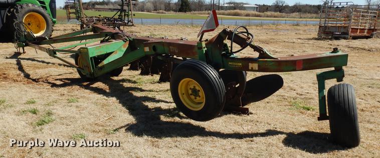 image for item DF4376 John Deere 3710 nine bottom plow