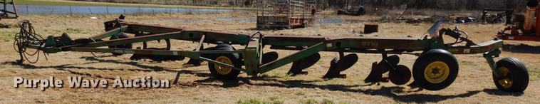 image for item DF4376 John Deere 3710 nine bottom plow
