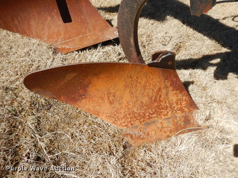 image for item DF4376 John Deere 3710 nine bottom plow
